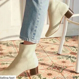 Everlane the glove boot 8.5 cream color